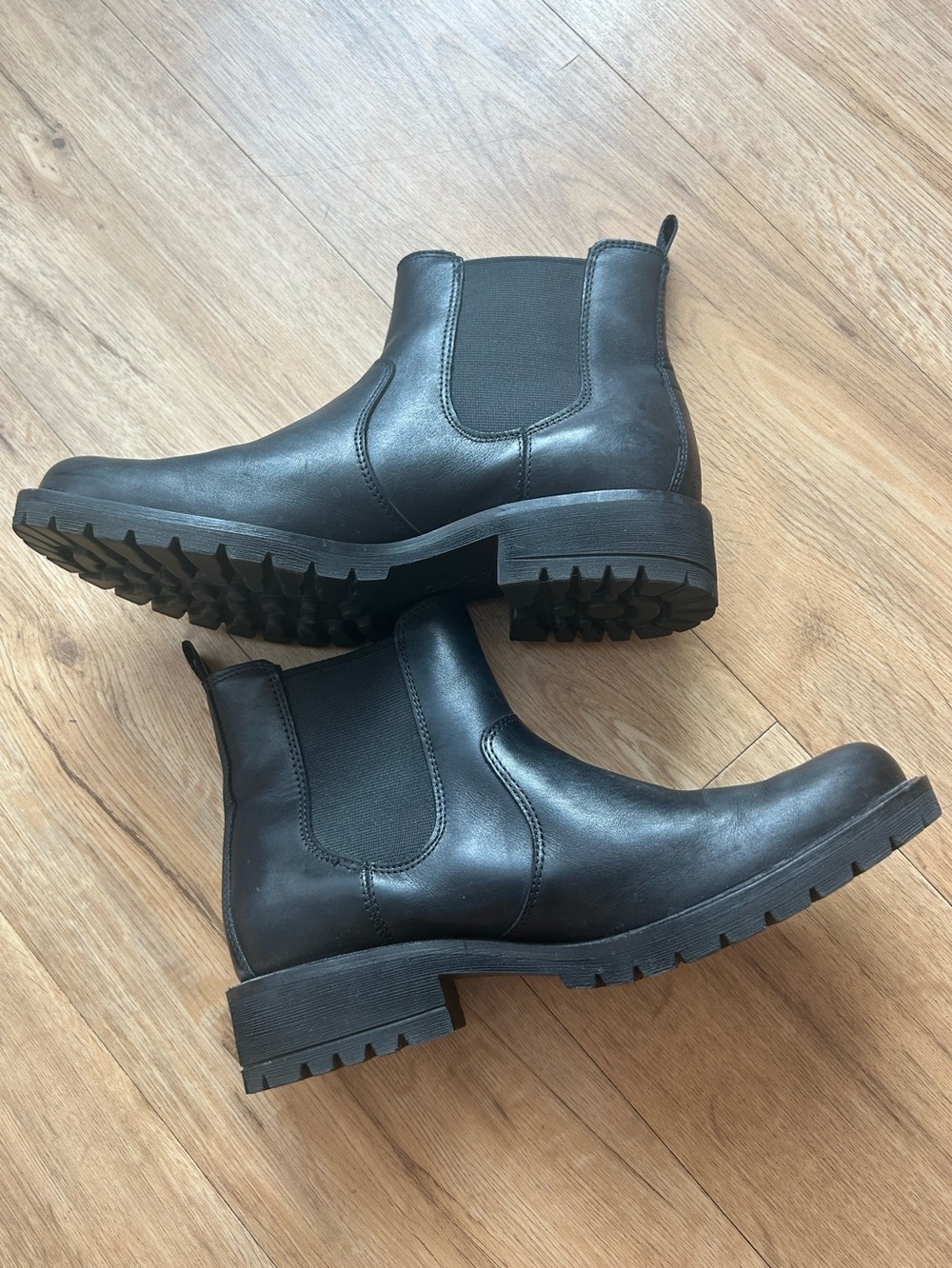 Ecco Women’s Black Leather Elaina II Lug Sole Chelsea Ankle Boots EU 39 US 8 8.5